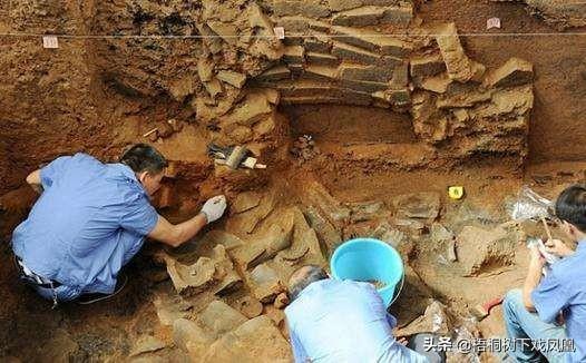 考古发现被同伙谋害的最惨古代盗墓者，尸体悬于洞中，颅顶被砸裂