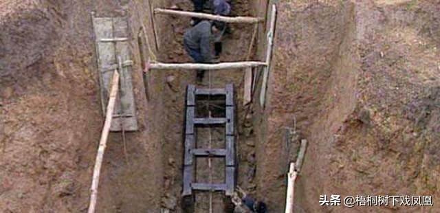 1995年湖北荆门“一尸三命”案，事因盗墓，意外地发现了一具女尸