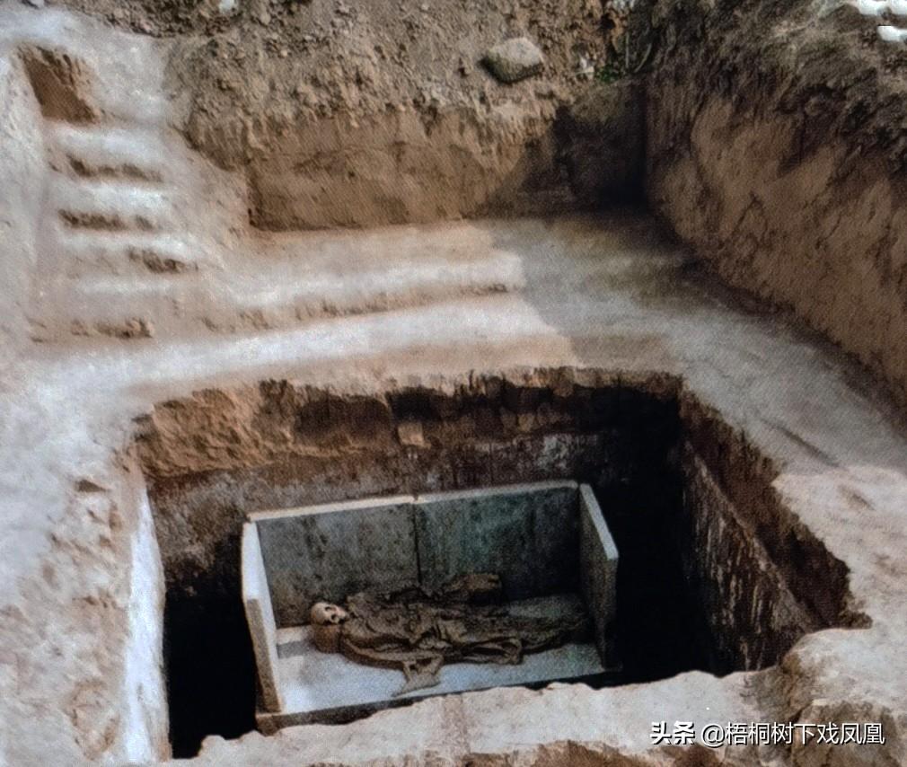 陕西挖出中亚国王后裔墓，葬具特殊不用棺材，该国曾向中国献舞女