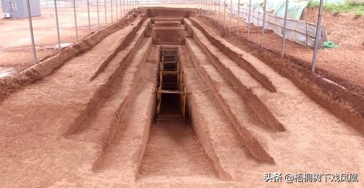 高校扩建征地探出11座古墓，考古出土豪华葬具，但里面尸骸不见了
