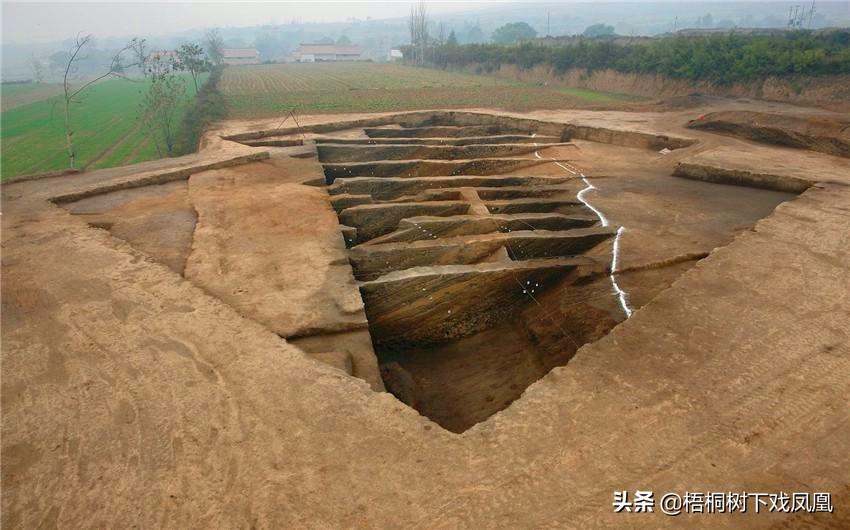 考古人员在墓道挖出身首异处人骸，疑是被害盗墓者，分析后更可怕
