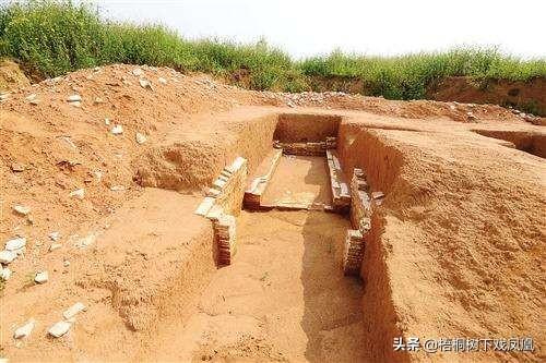 包公墓蹊跷事把考古人员弄糊涂了，夫妻仅一口棺，女性遗骨不见了