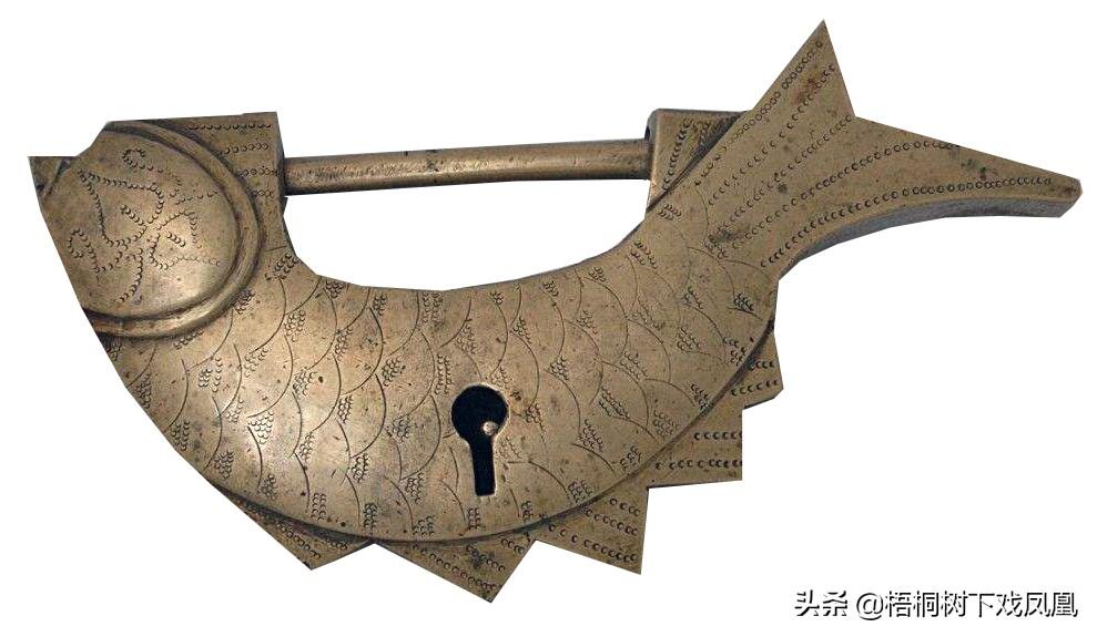 中国过去女子的“贞洁锁”，一般扣在裤腰上，使用很方便