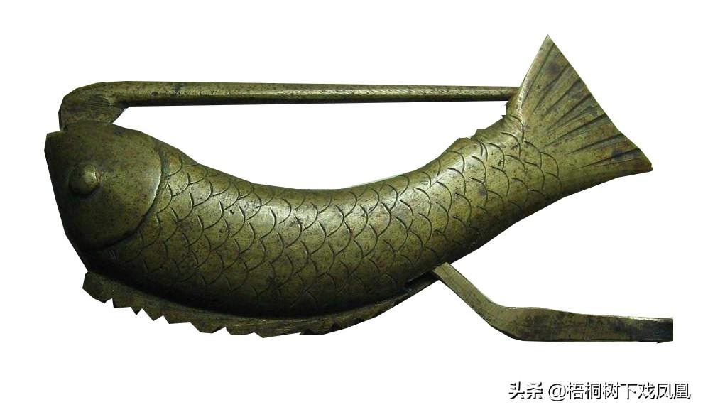 中国过去女子的“贞洁锁”，一般扣在裤腰上，使用很方便