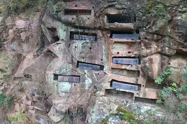 四川有一地方叫“棺材铺”，山洞发现29具古棺，出土一物至今难解