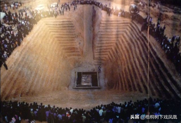 考古发现2000年前“精准盗洞”，直通幽深墓穴，内撑“井”型支架