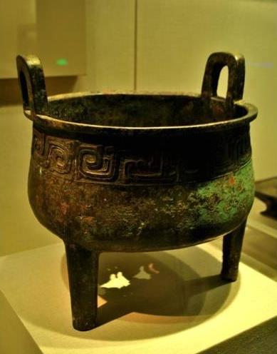 文革时生产队发现一个地窖，里面堆满西周青铜器，经鉴定全是国宝