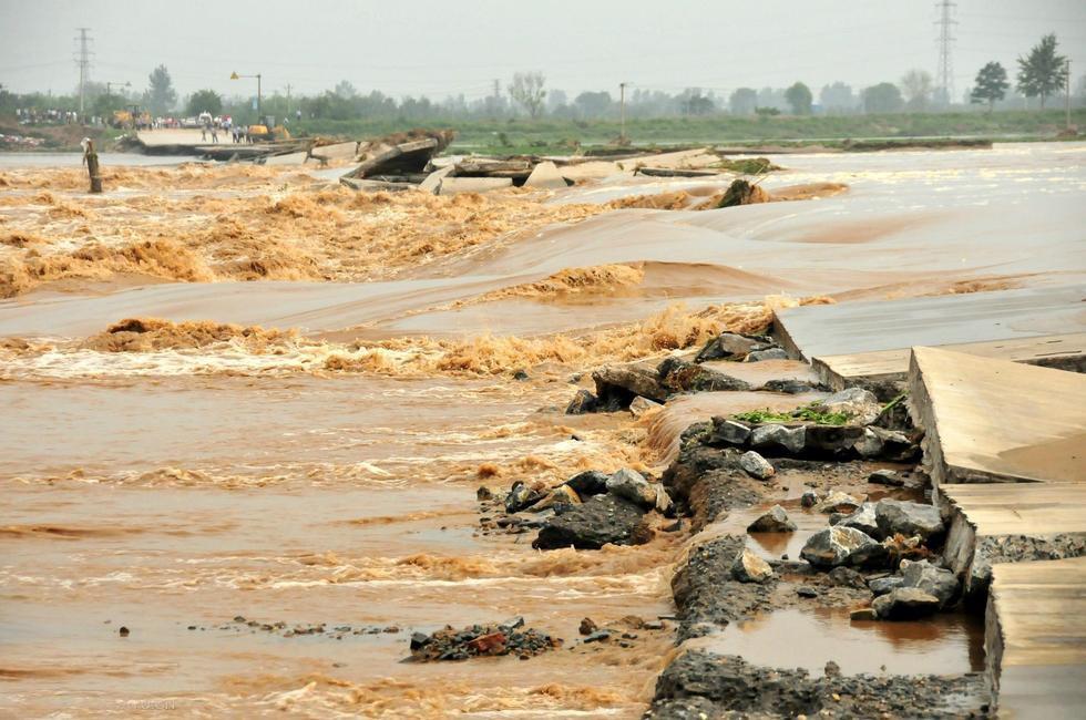 官员不及时如实报告洪水灾情，古代是如何查办的？