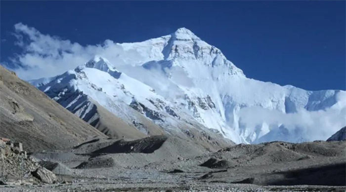 珠穆朗玛峰怎么了 山顶发现不该存在的东西 科学家：不是好事