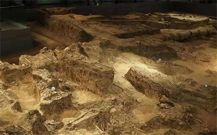 白起坑杀40万赵军：考古人员挖开坑杀遗址，倒吸一口凉气！