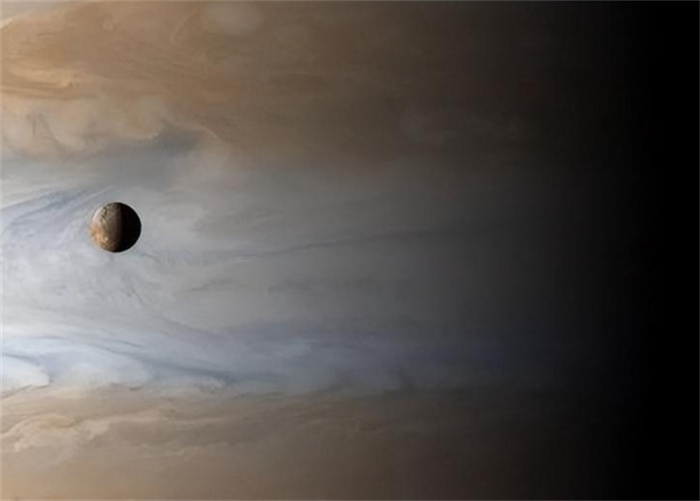 木星有多恐怖？表面的“木星之眼”产生的龙卷风，比四个地球还大
