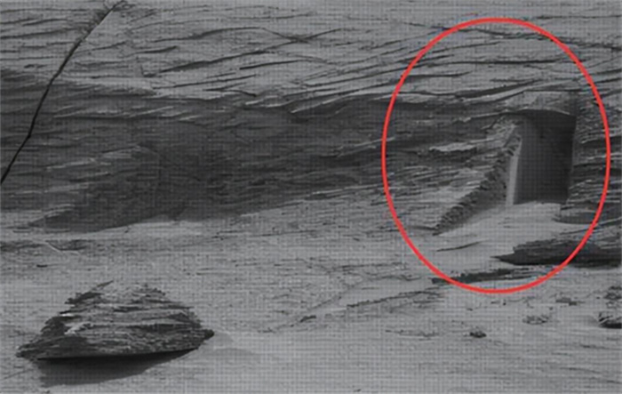 火星地下真有外星生物 NASA“好奇号”发现一道小门 看起来奇怪