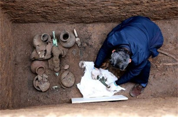 随州挖出战国大墓 出土世界最早“冰箱” 原理让人想不到
