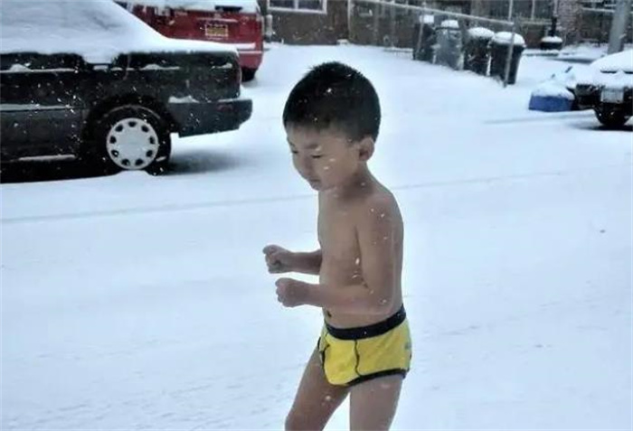 10年前，被父亲逼迫零下13度裸跑的4岁小男孩，现在他有何成就？