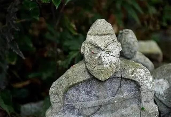 2010年湖南永州下暴雨 土中冲出奇异雕塑专家：规模超过兵马俑
