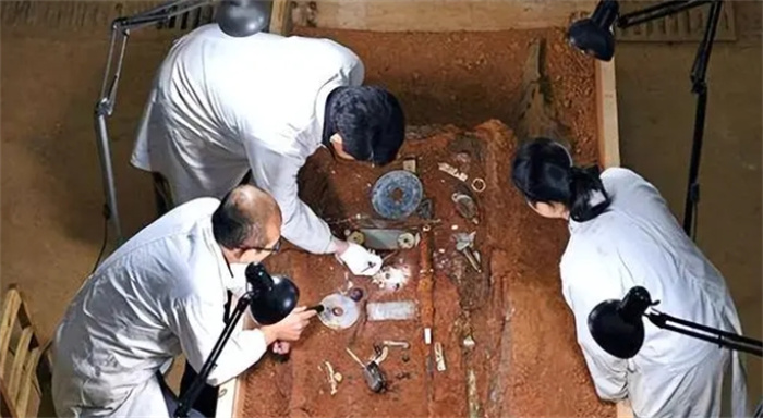 秦始皇最宠爱的女儿嬴阴嫚墓被发现，考古现场为何一片哗然？
