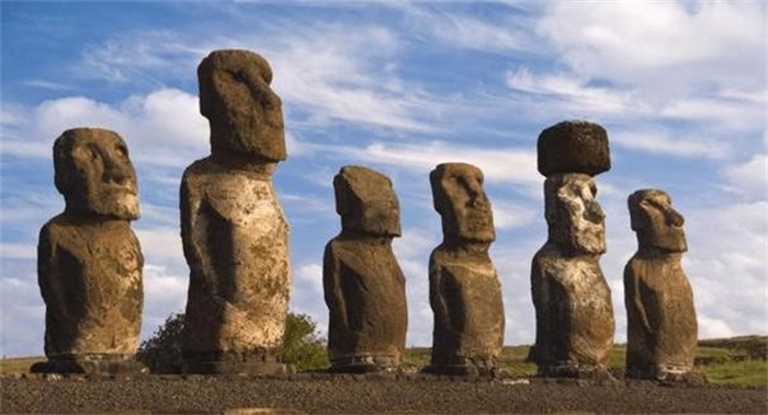 复活节岛神秘的巨石像  和外星人有关  为什么会奇怪地出现