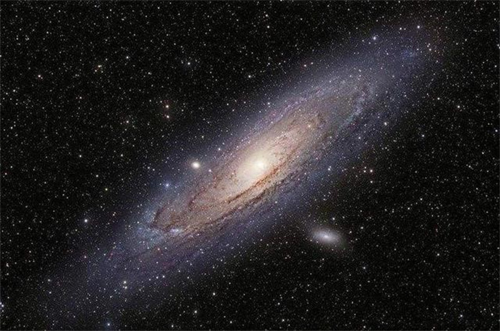 银河系有多重 最新数据也就大约8050亿个太阳 怎么称重