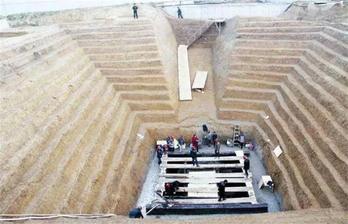 湖北挖到超级大墓，出土10件“中国第一”文物，专家直呼绝世极品