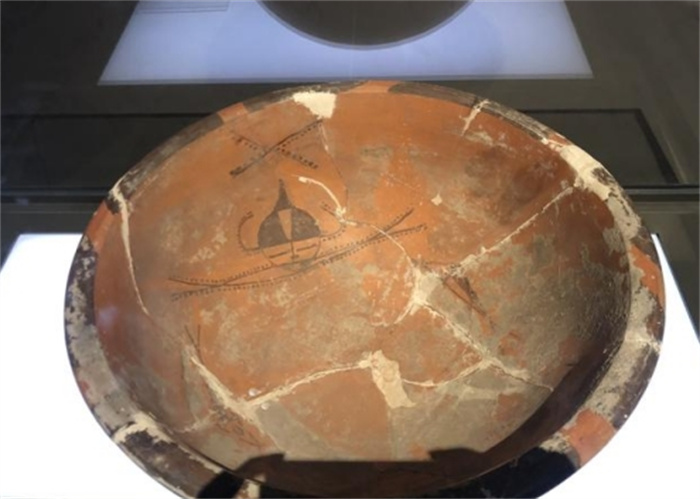 人面鱼纹彩陶盆是什么时期的 距今多少年（新石器时代）