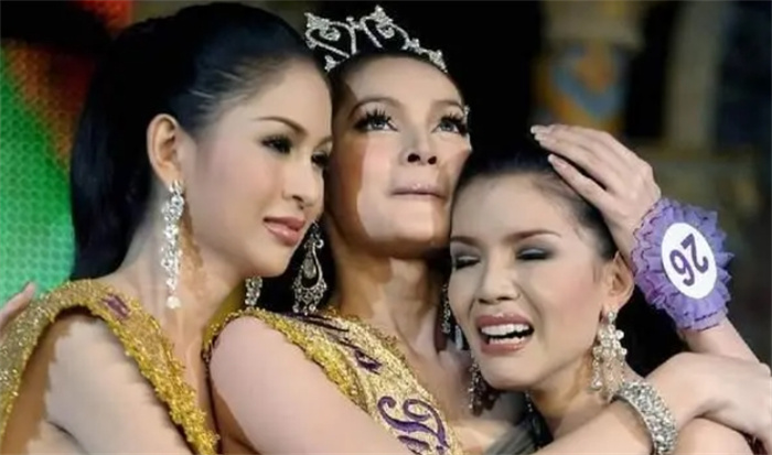 泰国人妖是怎么来的？看似美丽妖艳的背后，却隐藏了可怕的真相