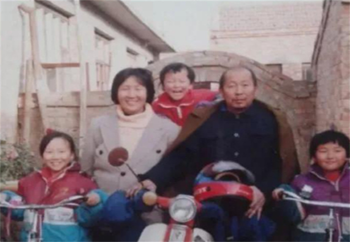 2006年残疾男子“好心”收养三个孤女 8年后三姐妹将其送进监狱