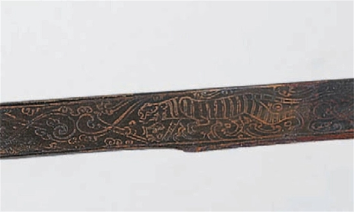 贵县出土一个“铜削”，专家说：它不是刀，它是古代的橡皮