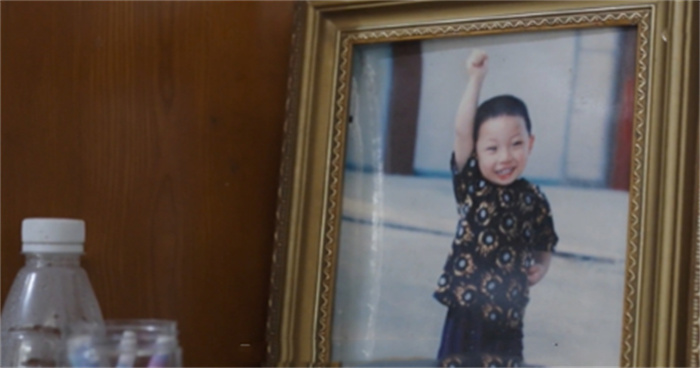 2006年广西6岁男童被拐  其母认人贩子父母为干爹妈  给你们尽孝