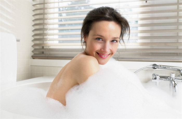 适当的用冷水洗澡 居然可以加强免疫力（洗澡科学）