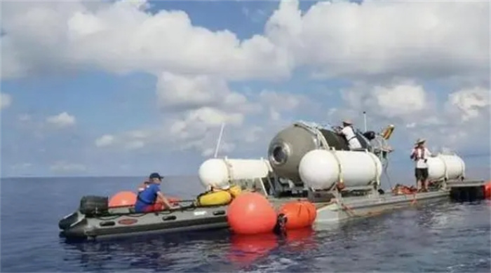 氧气不足，美国潜水器被困4000米海底，美国海军已待命