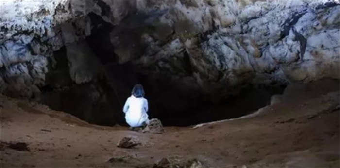 百万年前的一片洞穴  就像是外星世界（未知世界）