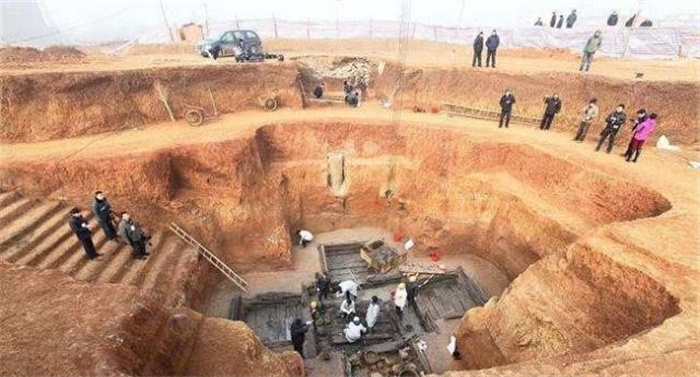 秦始皇祖坟被盗 考古家看到20米盗洞大呼盗墓祖师爷干的