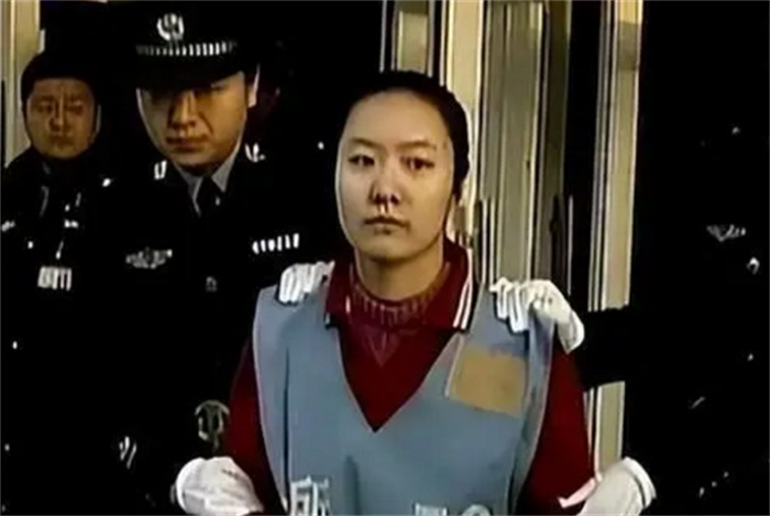 郑州女子杀害自己领导 被判死刑后笑出声（男女私情）
