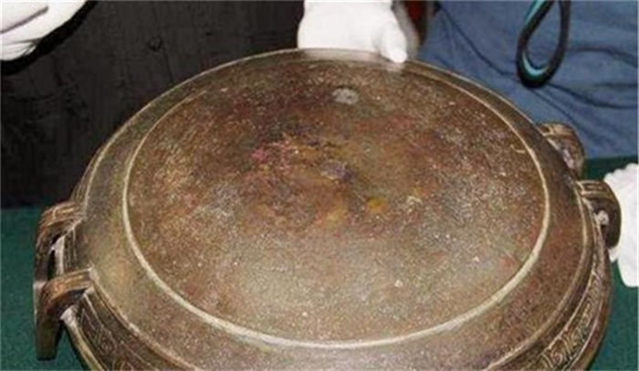 失传千年的宝物，被“无知”夫妻用来煎饼，专家：拍卖至少2亿元