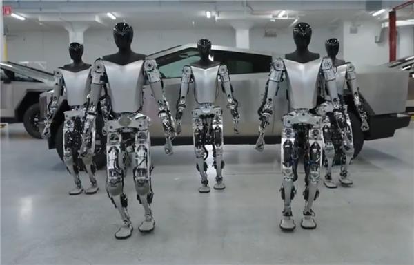 男子专程飞上海欲购买特斯拉人形机器人：自称不是有钱人