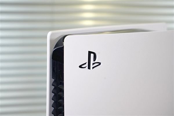 微软爆料PS5 Slim新主机售价后：索粉玩家上演集体吐槽