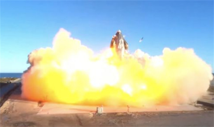 一个烟花30亿美元  史上最强火箭SpaceX星舰发射升空后爆炸
