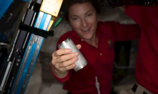 NASA：空间站水回收利用率达98% 宇航员喝的不是尿液