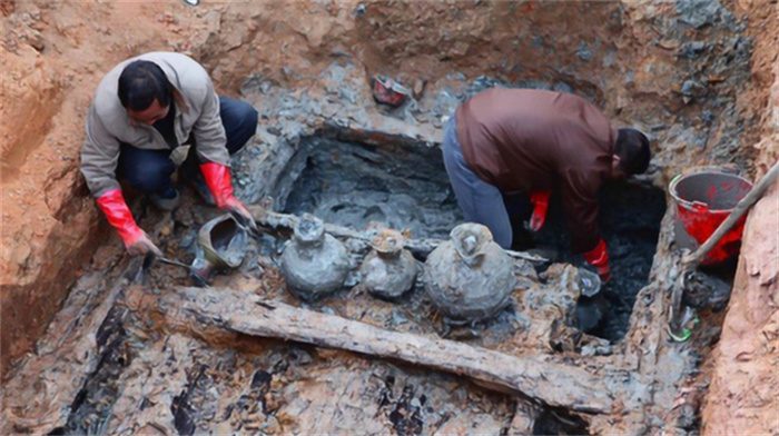 河南焦作的汉代墓 发现了许多的珍贵文物（汉代墓穴）