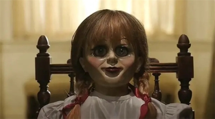 真实的安娜贝尔的故事：诡异娃娃被恶灵附体，被恶鬼猎人带走封印