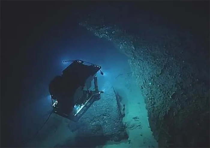 科学家发现大西洋海底神秘洞穴，是外星人或古文明的住址？