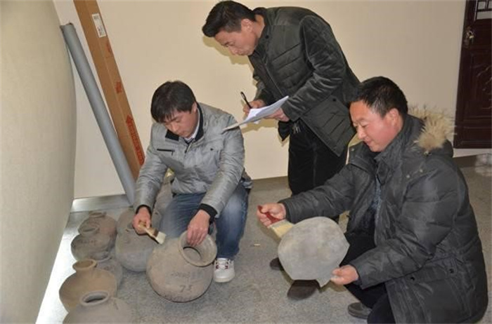 村民挖出远古文物 考古家建议无偿上交 博物馆估价5亿元