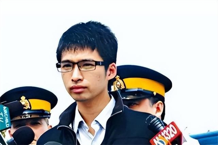 中国留学生锤杀生母  竟获父亲的支持辩护  他到底经历了什么