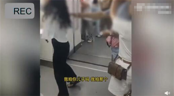 母亲怀疑女孩偷拍在儿子将其头砸流血