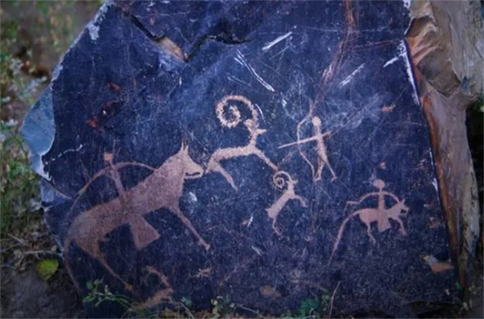 昆仑山中1万年前的壁画，刻画了“飞机图案”，是谁留下的？