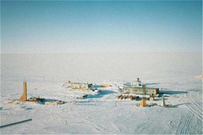 俄罗斯钻探20年 深入南极冰层4000米 打开全新的世界