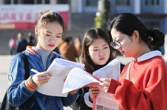 分数线划错致高分考生落榜 当地回应系统错误