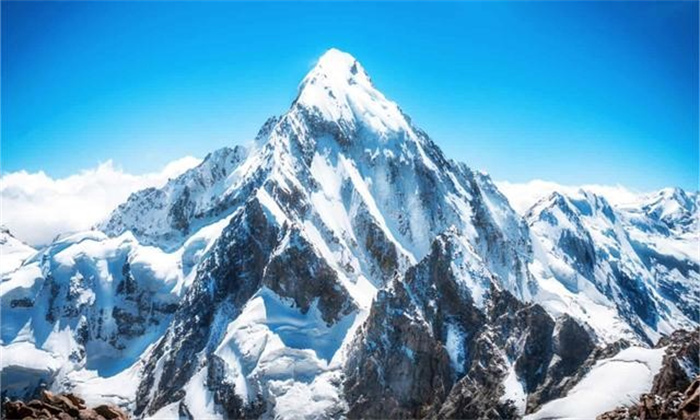 地球上的山峰有高度限制 不能超一万米 否则地球会被压垮