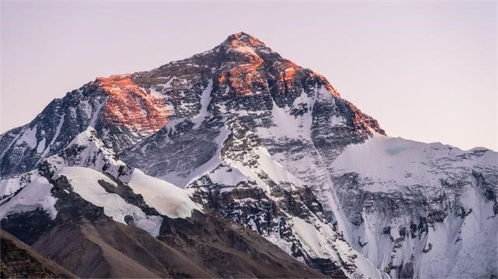 地球上的山峰有高度限制 不能超一万米 否则地球会被压垮