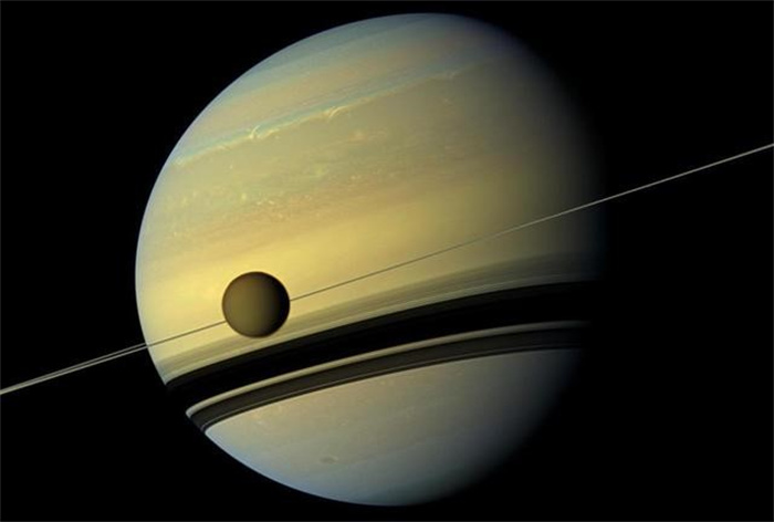 地貌虽然有些不同  但土卫六与地球极度相似  或许存在着生命